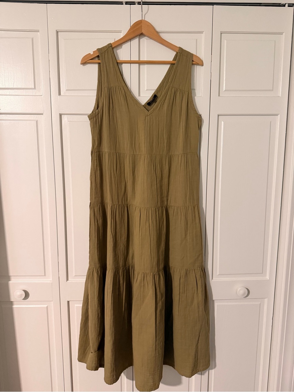 Quince 100% organic cotton gauze Tiered V-Neck Maxi Dress, size M - Picture 4 of 4